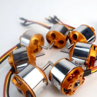 MOTEUR BRUSHLESS  A2212 pour avion930KV 1000KV 1400KV 2200KV 2700KV